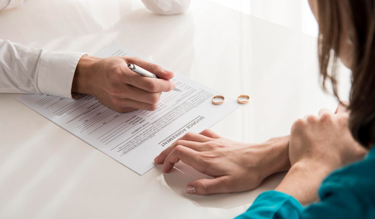 lawyer for divorce​